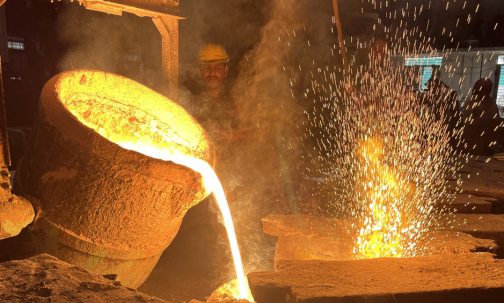 Manganese steel casting pouring process